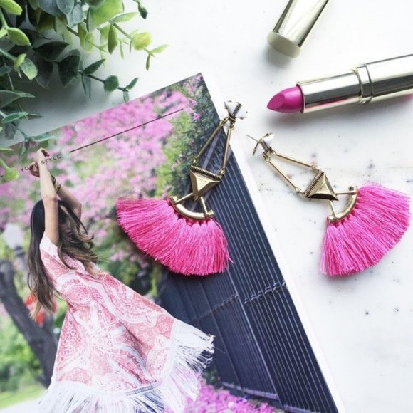 Pre-Owned Women's Tassel Pink Gold Earrings Chic Vibrant Elegance 3.5”H x 1”W - Picture 6 of 12